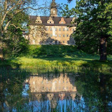 Palac Gorzanow エクステリア 写真