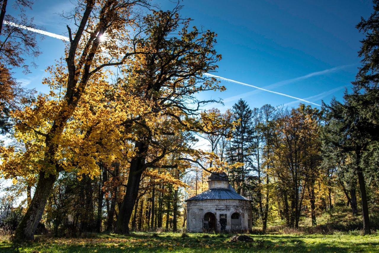 Palac Gorzanow エクステリア 写真