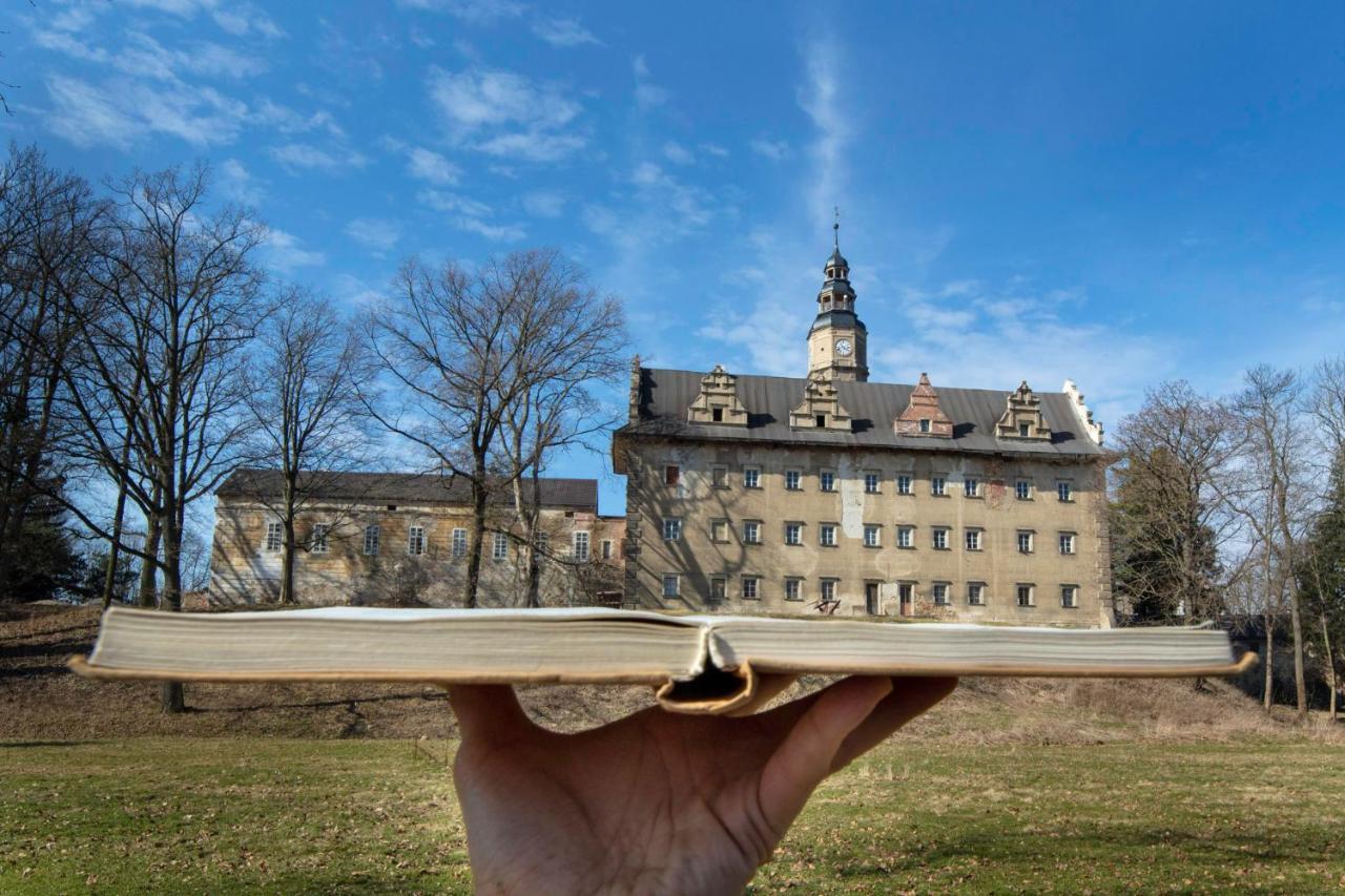 Palac Gorzanow エクステリア 写真