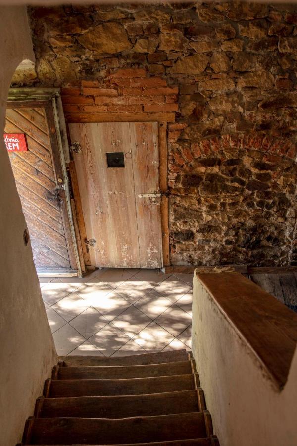 Palac Gorzanow エクステリア 写真